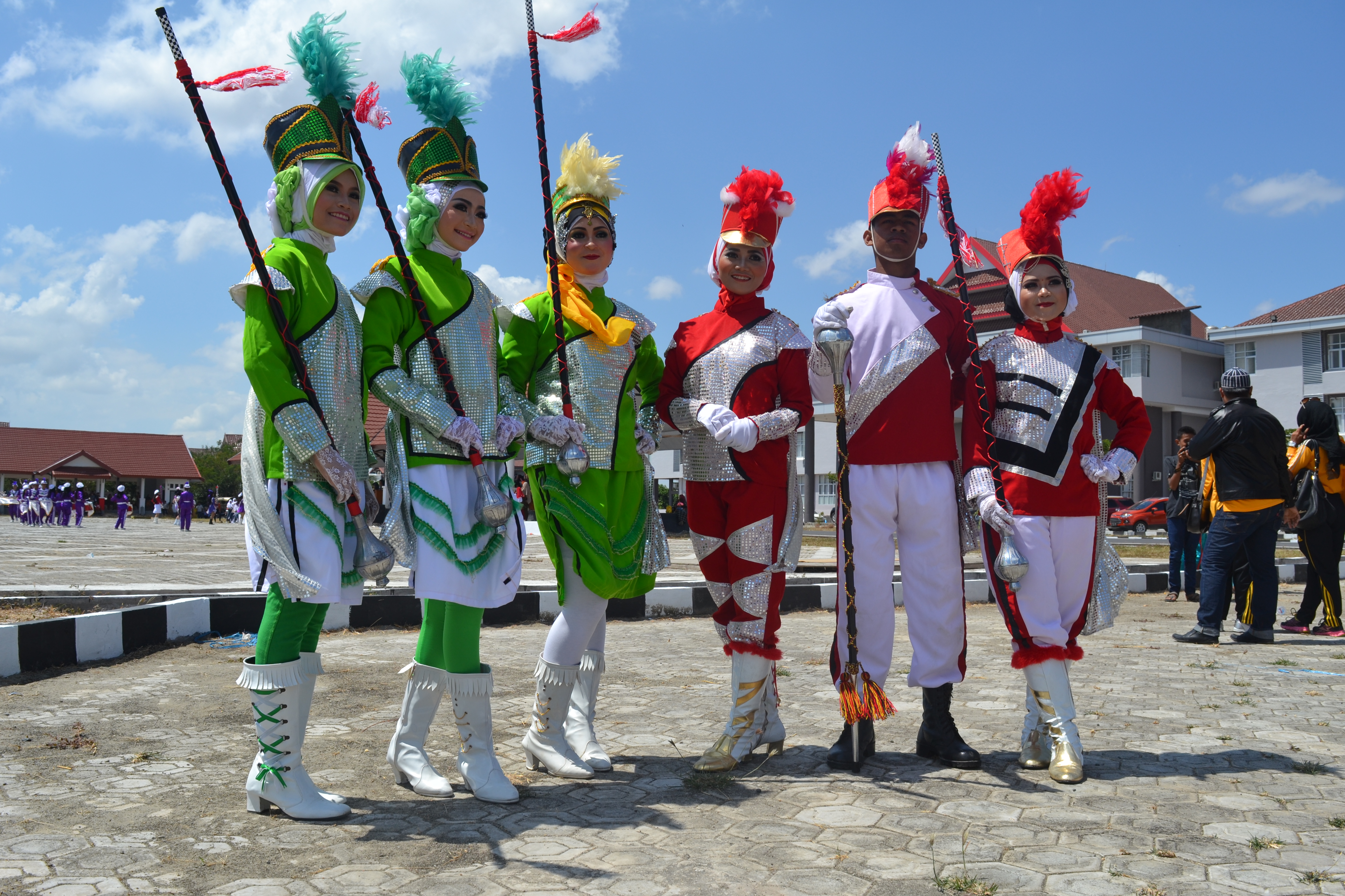 Smeraldo garden marching band текст. Marching Band.